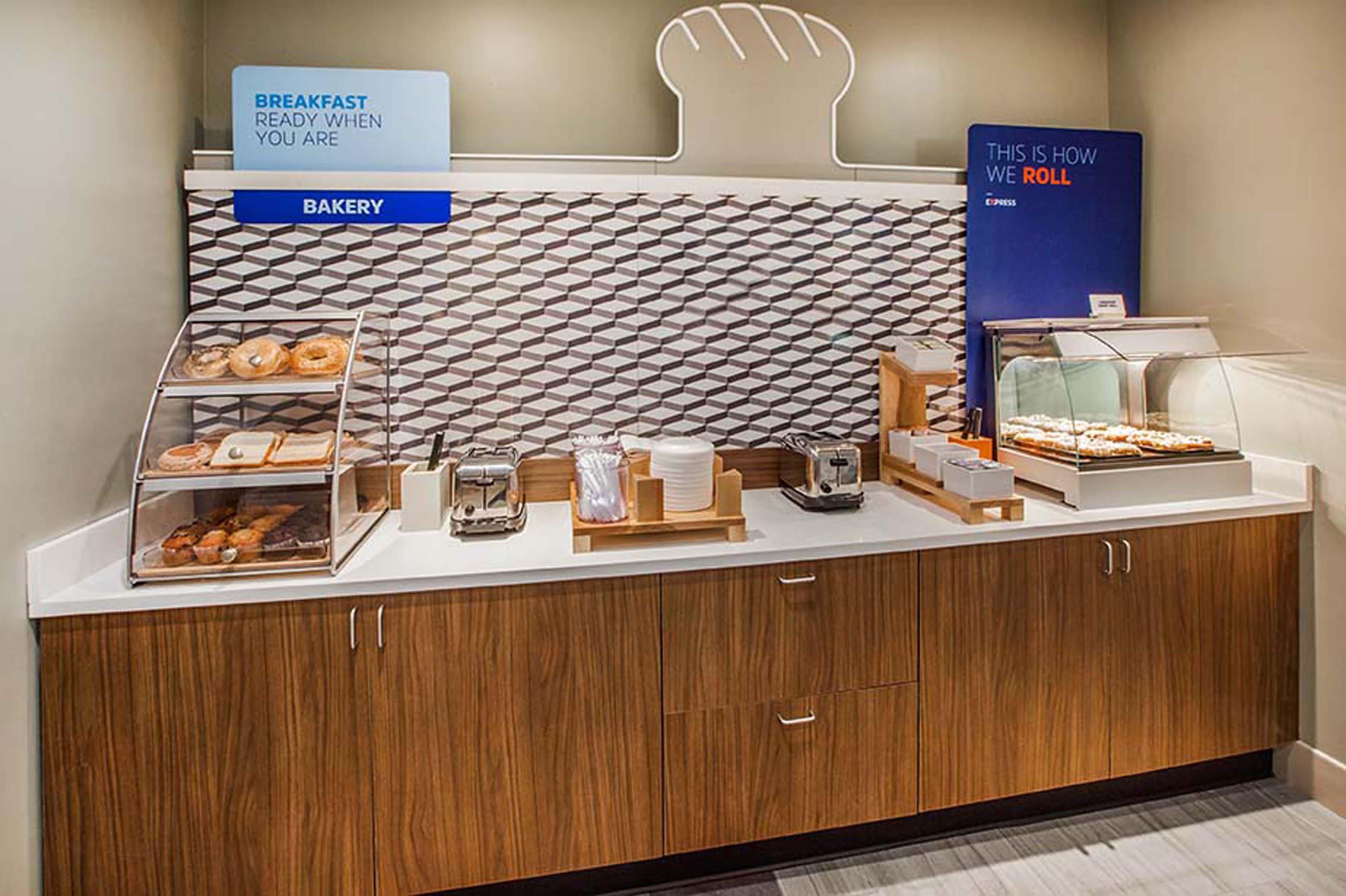 Holiday Inn Express Washington Dc Sw - Springfield By Ihg Exterior photo