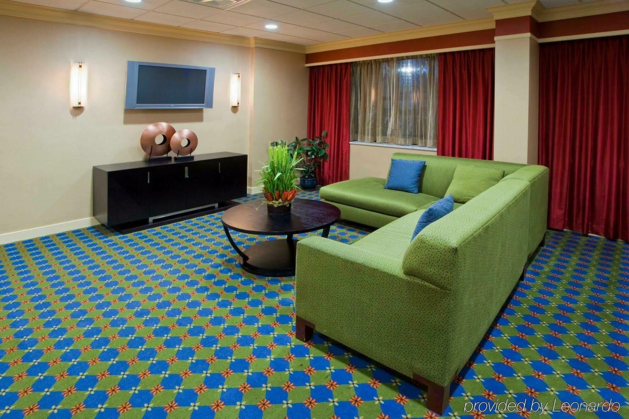 Holiday Inn Express Washington Dc Sw - Springfield By Ihg Exterior photo
